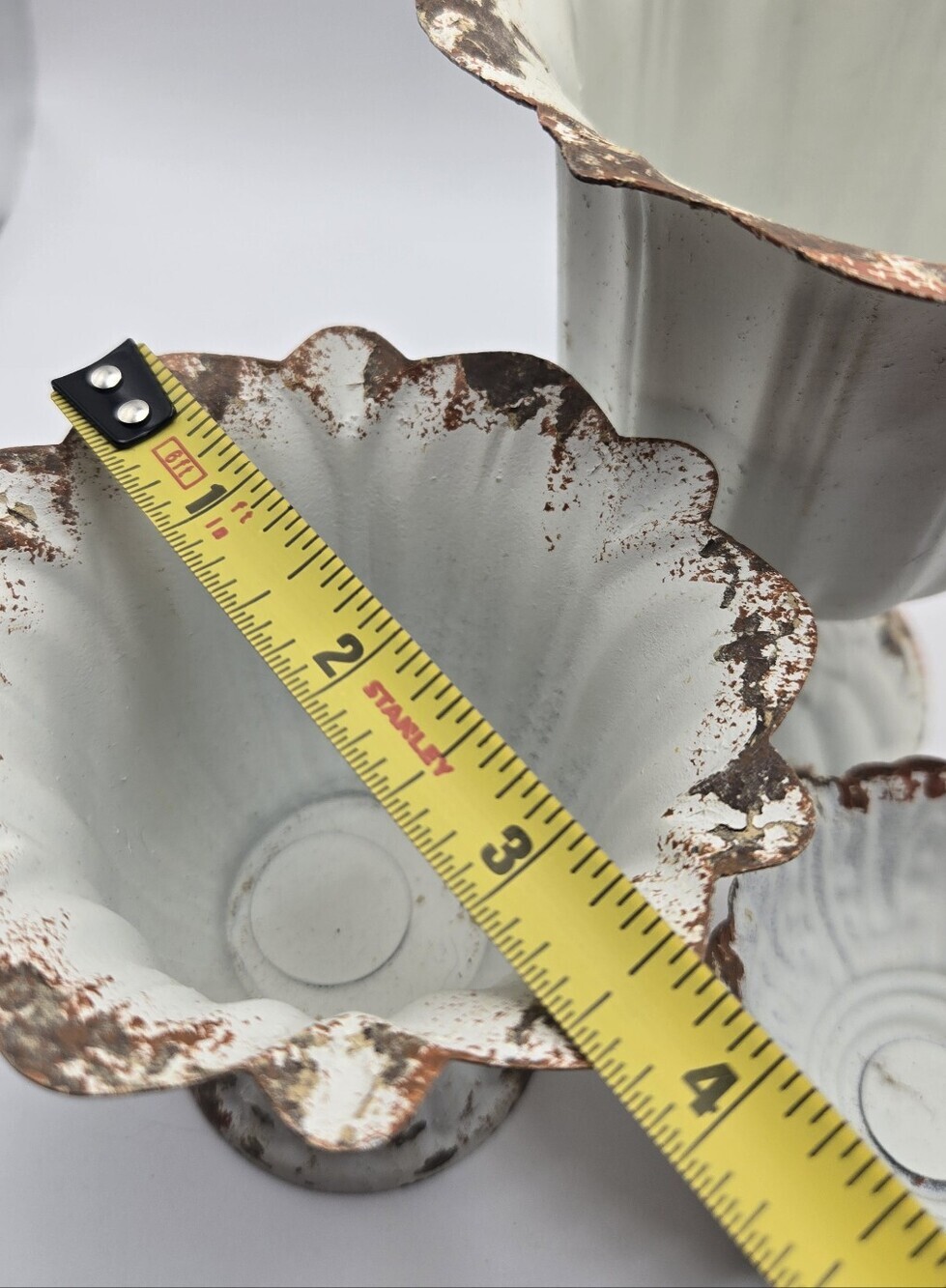 Set Of 3 Nesting Mini Planters Rustic Metal Scalloped Edges Home Decor - Picture 7 of 9